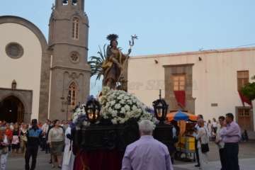 El patrono de Telde vuelve a tomar las calles de San Juan por la noche (Foto Francisco Javier Santana)