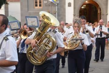 El patrono de Telde vuelve a tomar las calles de San Juan por la noche (Foto Francisco Javier Santana)