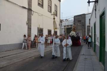 El patrono de Telde vuelve a tomar las calles de San Juan por la noche (Foto Francisco Javier Santana)