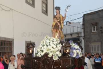 El patrono de Telde vuelve a tomar las calles de San Juan por la noche (Foto Francisco Javier Santana)