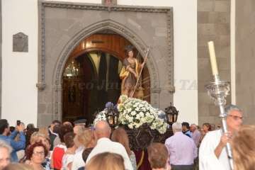 El patrono de Telde vuelve a tomar las calles de San Juan por la noche (Foto Francisco Javier Santana)