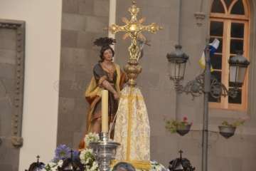 El patrono de Telde vuelve a tomar las calles de San Juan por la noche (Foto Francisco Javier Santana)