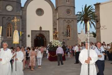 El patrono de Telde vuelve a tomar las calles de San Juan por la noche (Foto Francisco Javier Santana)