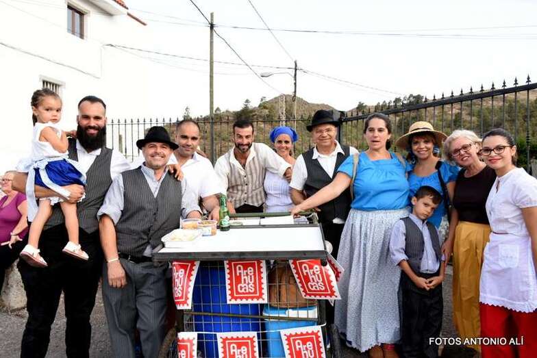 Grupo de romeros, ayer tarde en La Breña (Foto TA)