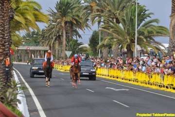 Carreras de caballos y entrega de premios en la Avenida del Cabildo (Foto TA)