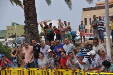 Carreras de caballos y entrega de premios en la Avenida del Cabildo (Foto TA)