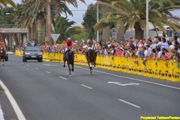 Carreras de caballos y entrega de premios en la Avenida del Cabildo (Foto TA)