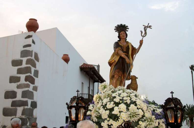 Imagen del santo patrono de la ciudad, ayer de procesión por las calles de San Juan (Foto Jesús Ruiz Mesa)