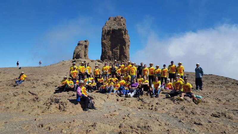 El grupo, en las inmediaciones del Roque Nublo (Foto TA)