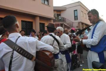 Romería en El Goro (Foto 1-54); en Marpequeña (Foto 55-61); en Las Huesas (Foto 62-80) y en Hoya Aguedita (Foto 81-83). Reportaje gráfico de Teldeenfiestas.