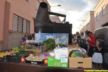 Romería en El Goro (Foto 1-54); en Marpequeña (Foto 55-61); en Las Huesas (Foto 62-80) y en Hoya Aguedita (Foto 81-83). Reportaje gráfico de Teldeenfiestas.