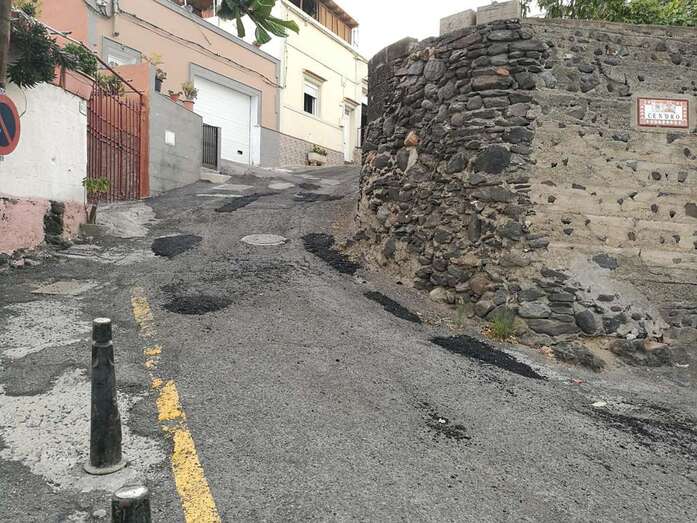 Rebacheo de la calle (Foto TA)