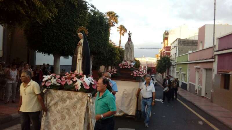 Procesión de las dos imágenes desde El Calero hacia La Viña (Foto TA)