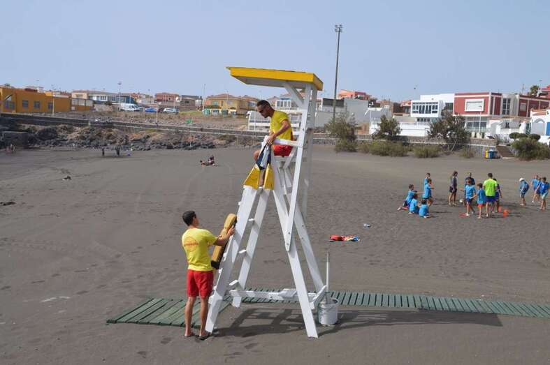 Puesto de vigilancia en la playa de La Garita (Foto TA)