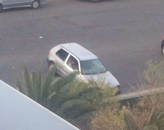 El vehículo continúa estacionado en la calle Manuel Alemán Álamo (Foto TA)