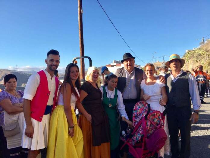 Entre los romeros asistentes al desfile popular se encontraba el concejal Juan Martel (Foto TA)