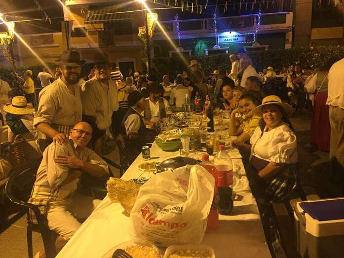 Buen ambiente en la nueva edición de la Noche de Tradiciones (Foto TA)