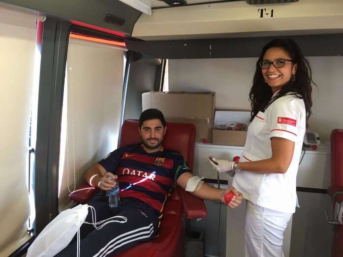 Archivo. Imagen de un joven donando sangre en una unidad del ICHH (Foto TA)