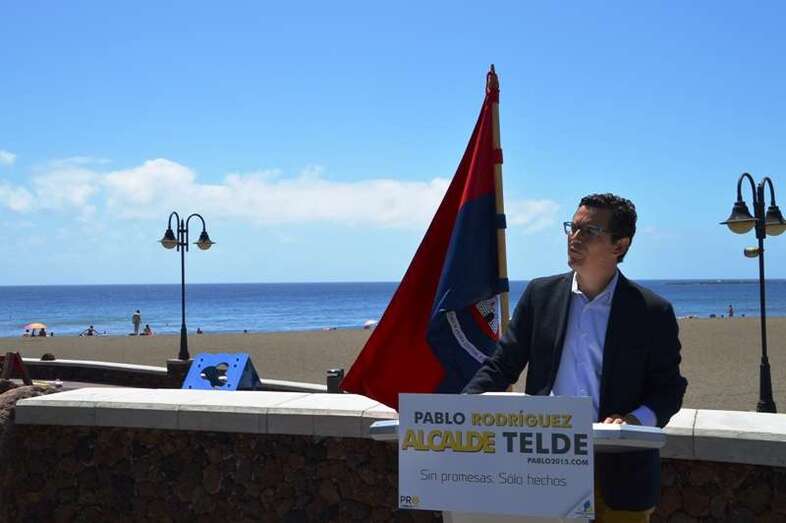 Pablo Rodríguez en Melenara durante la campaña electoral de 2015 (Foto TA)