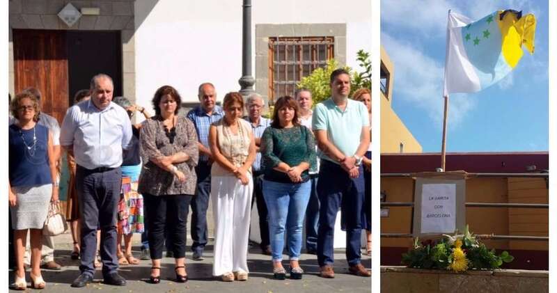 Cargos políticos, representantes civiles y vecinos se concentraron a las 11.00 horas junto a las Casas Consistoriales (Foto TA)