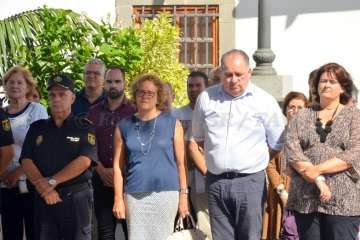 Cinco minuto de silencio en la plaza de San Juan (Foto Francisco Javier Santana)
