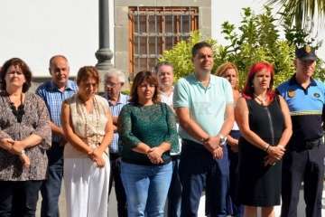 Cinco minuto de silencio en la plaza de San Juan (Foto Francisco Javier Santana)
