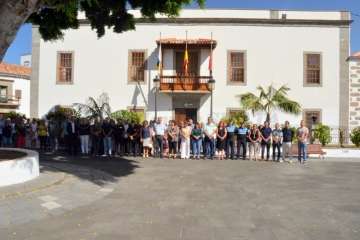 Cinco minuto de silencio en la plaza de San Juan (Foto Francisco Javier Santana)