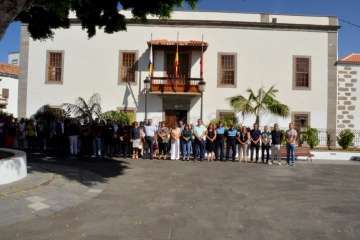 Cinco minuto de silencio en la plaza de San Juan (Foto Francisco Javier Santana)