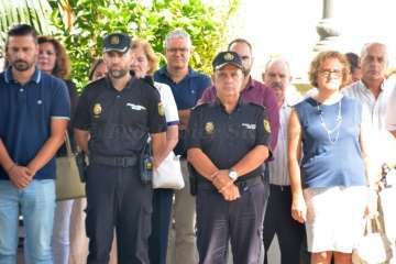 Cinco minuto de silencio en la plaza de San Juan (Foto Francisco Javier Santana)