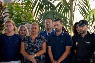 Cinco minuto de silencio en la plaza de San Juan (Foto Francisco Javier Santana)