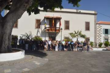 Cinco minuto de silencio en la plaza de San Juan (Foto Francisco Javier Santana)