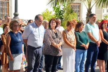 Cinco minuto de silencio en la plaza de San Juan (Foto Francisco Javier Santana)