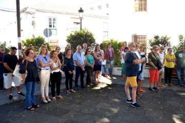 Cinco minuto de silencio en la plaza de San Juan (Foto Francisco Javier Santana)