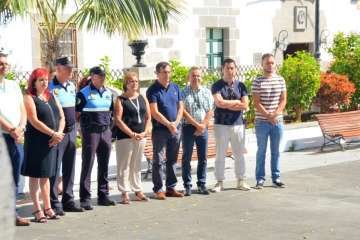 Cinco minuto de silencio en la plaza de San Juan (Foto Francisco Javier Santana)