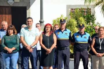 Cinco minuto de silencio en la plaza de San Juan (Foto Francisco Javier Santana)
