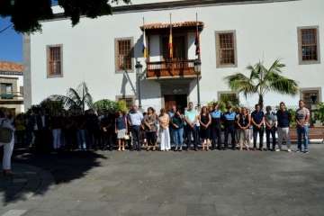 Cinco minuto de silencio en la plaza de San Juan (Foto Francisco Javier Santana)