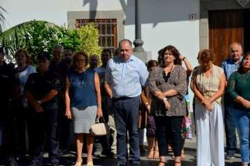Cinco minuto de silencio en la plaza de San Juan (Foto Francisco Javier Santana)