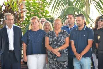 Cinco minuto de silencio en la plaza de San Juan (Foto Francisco Javier Santana)