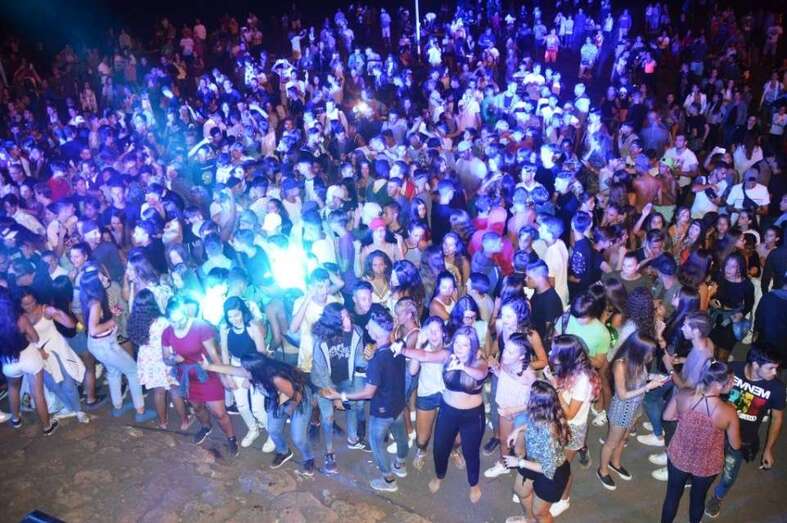 Imagen de archivo del concierto de Carlos Jean en Melenara, que puso el cierre a la campaña estival de 2016 (Foto TA)