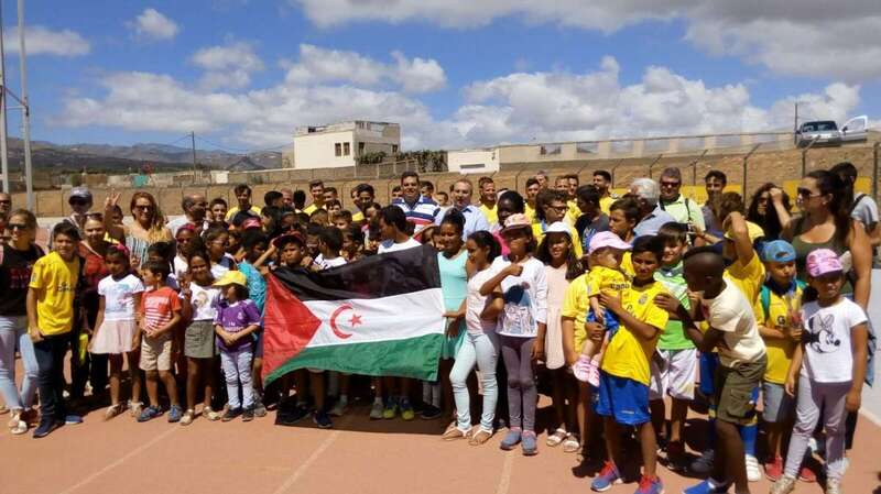 Los chiquillos se lo pasaron en grande en El Hornillo en compañía de los jugadores de la UD Las Palmas (Foto TA)