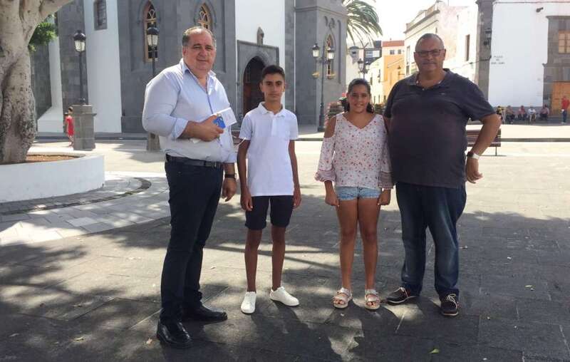 David y Lucía, este lunes en San Juan junto a Juan Martel (i) y Jesús Santana (d) (Foto TA)