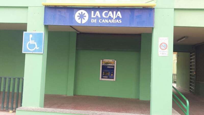 Los vecinos claman por el arreglo y limpieza del cajero (Foto TA)