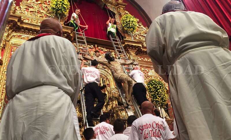 La ceremonia despertó un reguero de emociones, aplausos y lágrimas entre los cientos de devotos que abarrotaban la Basílica (Foto TA)