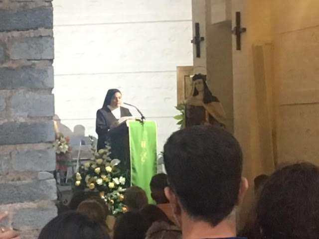 Una monja tomó la palabra durante la misa (Foto Gaumet Florido)