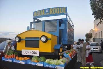 Caserones Altos ofrenda a la Virgen del Pilar (Foto Teldeenfiestas)