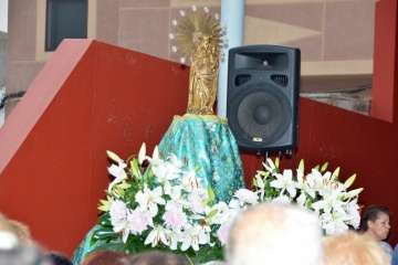 Misa y procesión en Caserones Altos para despedir sus fiestas (Foto Francisco Javier Santana)