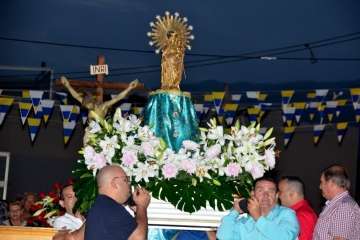 Misa y procesión en Caserones Altos para despedir sus fiestas (Foto Francisco Javier Santana)