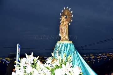 Misa y procesión en Caserones Altos para despedir sus fiestas (Foto Francisco Javier Santana)