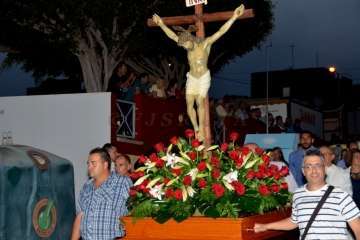 Misa y procesión en Caserones Altos para despedir sus fiestas (Foto Francisco Javier Santana)