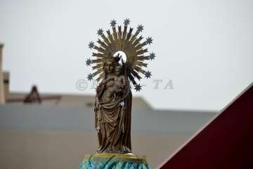 Misa y procesión en Caserones Altos para despedir sus fiestas (Foto Francisco Javier Santana)